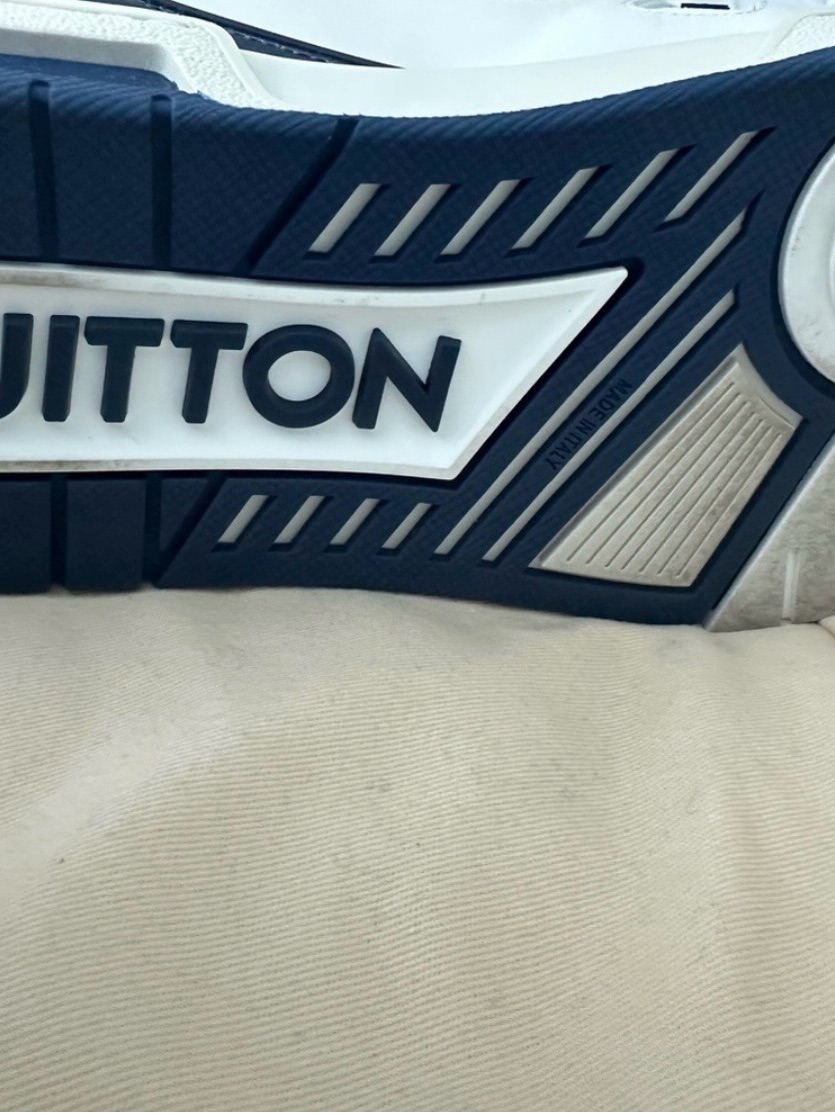 Louis Vuitton White Leather Sneaker Detail